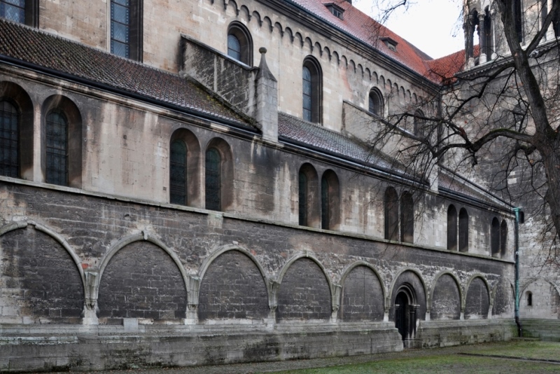 Abb. 7: Naumburg, Nordseitenschiff, Schildbögen zeugen von Kreuzgangsplanung. Foto: Heiko Brandl/ERZ.  