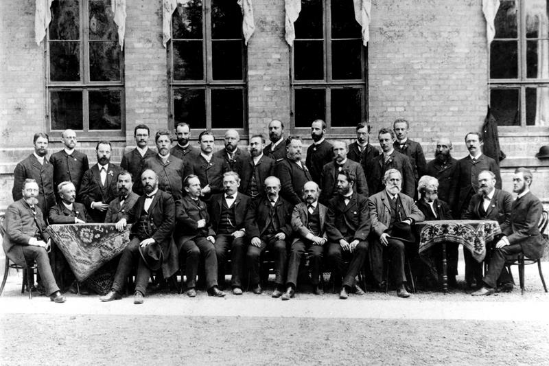 Abb. 2: Gründungsversammlung der Deutschen Mathematiker-Vereinigung 1890. Foto:  J. Ortgies jr. für die DMV.