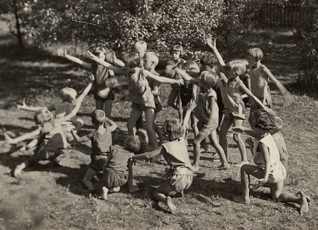 Abb. 12: Bewegungschor Rudolf von Laban Halle a. d. S., Leitung Jenny Gertz, o. J.; © Tanzarchiv Leipzig. 