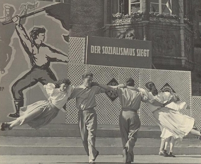 Abb. 8 und 9: 3. und 4. Fest des Deutschen Volkstanzes in Rudolstadt 1957 und 1958, Foto: Groß; © Tanzarchiv Leipzig. 