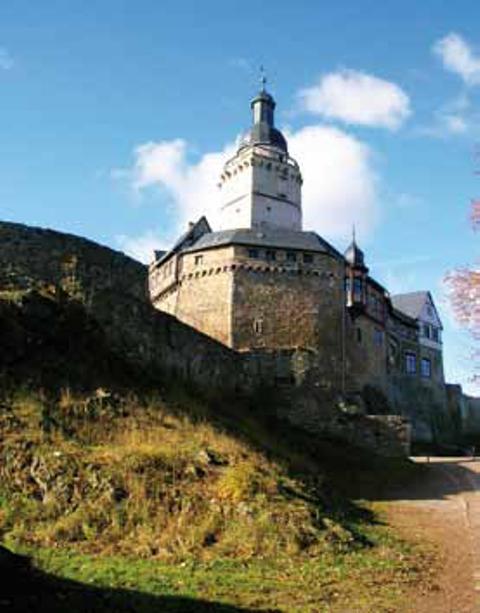 Abb. 1: Burg Falkenstein im Harz (Sitz des Auftraggebers zur Abfassung und Übersetzung des Sachsenspiegels)