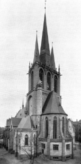 Abb. 2: Köln, kath. Kirche St. Paul,  1903–1908, Außenbau von Süden (aus: Heinrich Maria Ludwigs, Kardinal Erzbischof Dr. Paulus Melchers und die St. Paulus Kirche in Köln, Köln 1909, Taf. 2).